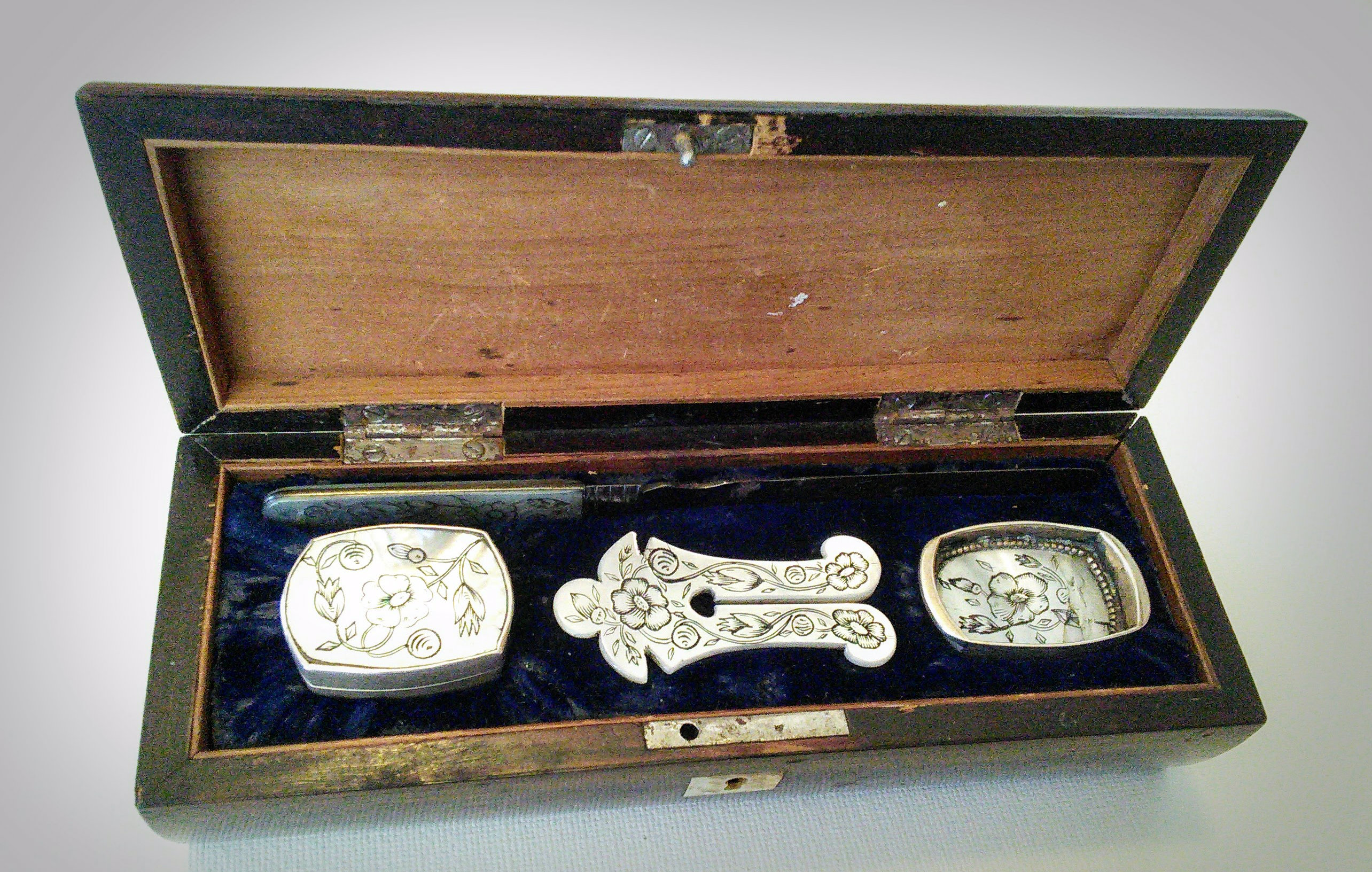 Circumcision set, mother of pearl