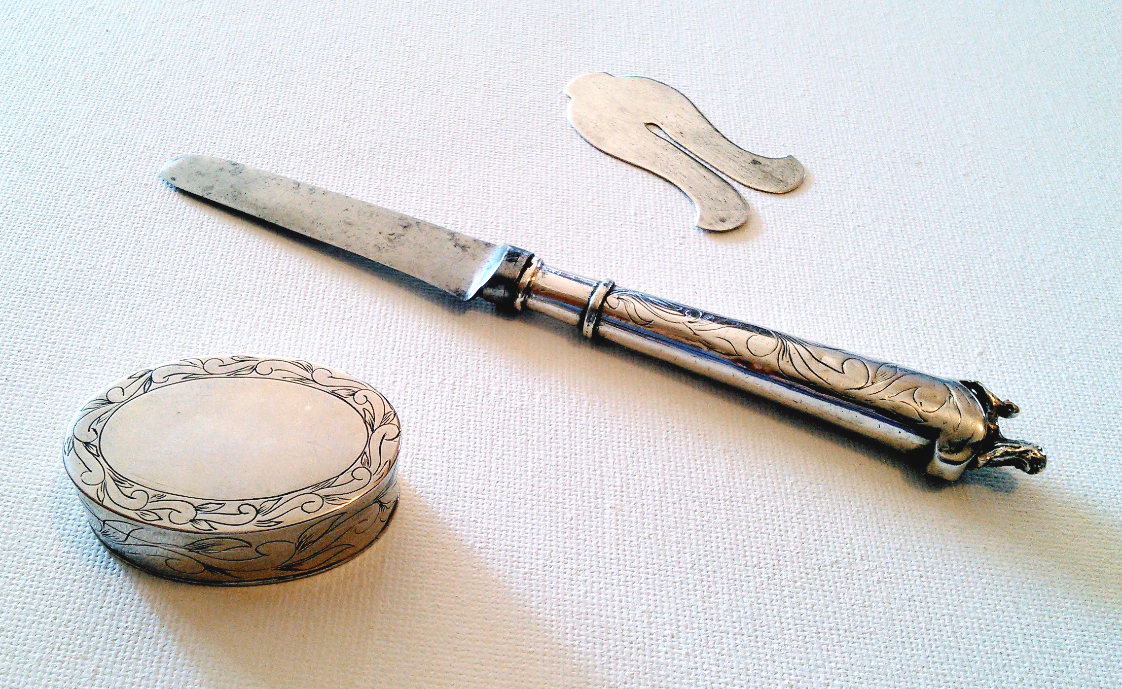 Netherlands
          circumcision knife, shield and powder box, 18th century
